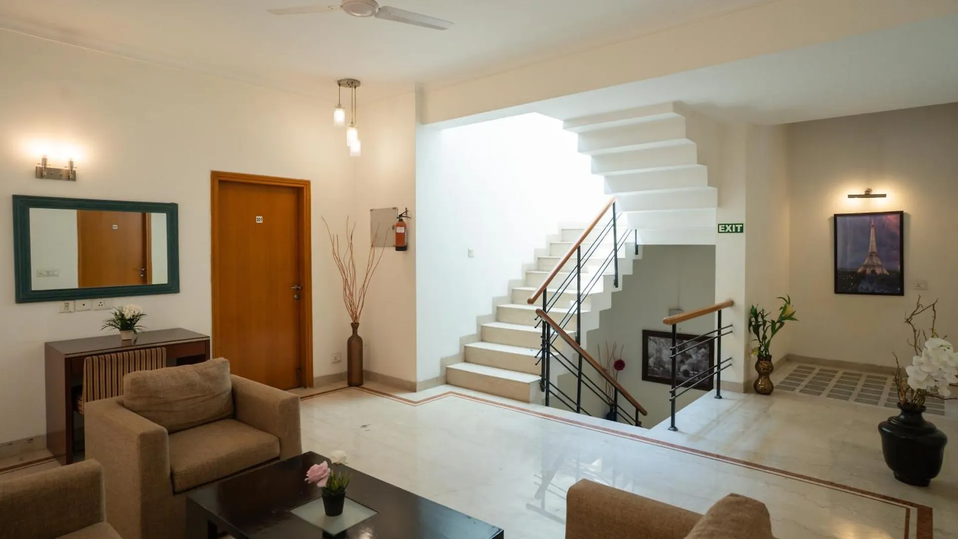Ahuja Residency Cyber City I 구르가온 3*,