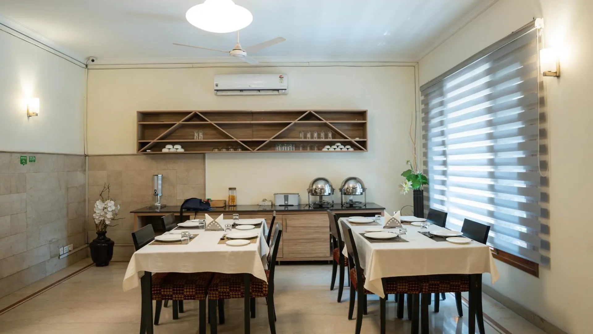 Ahuja Residency Cyber City I 구르가온 3*,